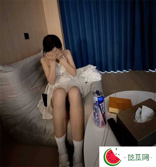 糖心vlog app：海角大神酒店约会妹妹的清纯闺蜜 搂进怀